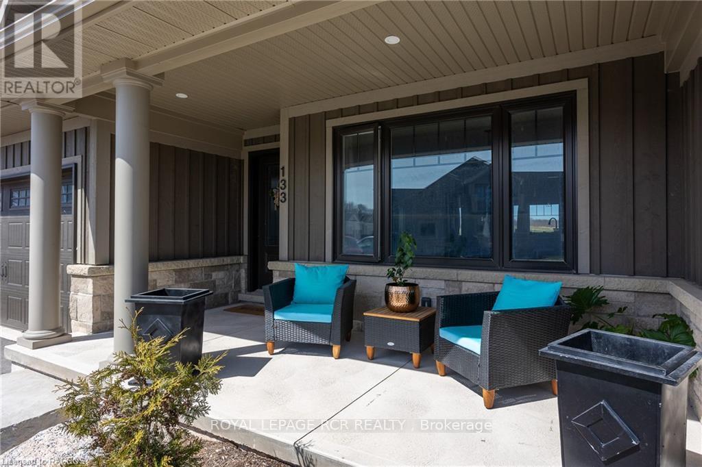 












133 HAWTHORN CRESCENT

,
Georgian Bluffs,




Ontario
N0H1S0

