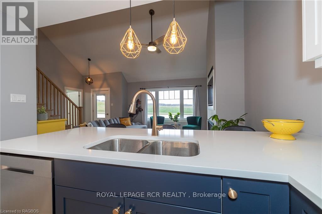 












133 HAWTHORN CRESCENT

,
Georgian Bluffs,




Ontario
N0H1S0

