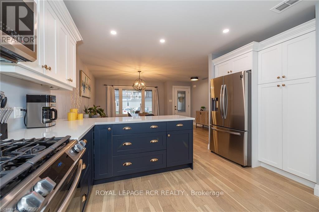 












133 HAWTHORN CRESCENT

,
Georgian Bluffs,




Ontario
N0H1S0

