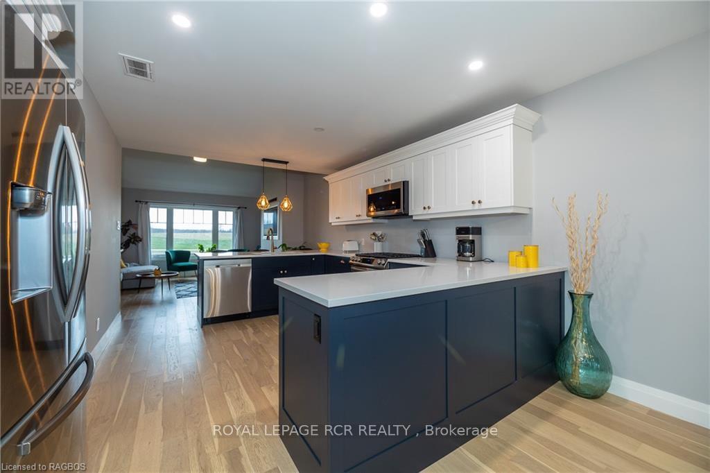 












133 HAWTHORN CRESCENT

,
Georgian Bluffs,




Ontario
N0H1S0

