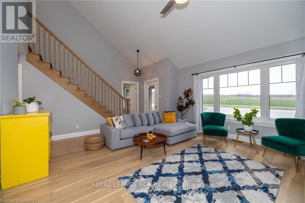 












133 HAWTHORN CRESCENT

,
Georgian Bluffs,




Ontario
N0H1S0

