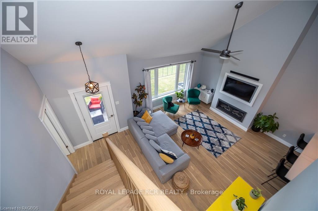 












133 HAWTHORN CRESCENT

,
Georgian Bluffs,




Ontario
N0H1S0

