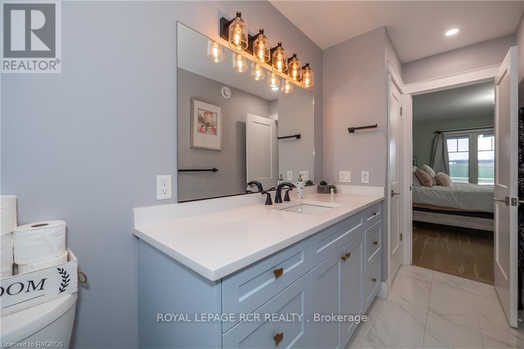 












133 HAWTHORN CRESCENT

,
Georgian Bluffs,




Ontario
N0H1S0

