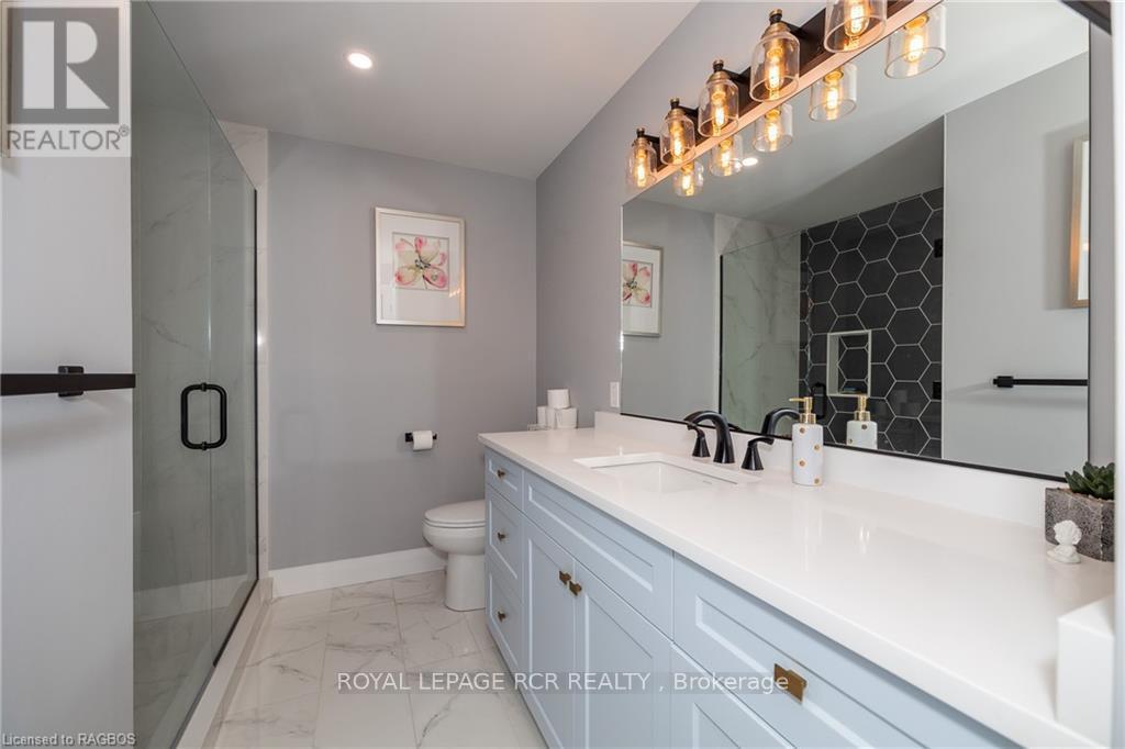 












133 HAWTHORN CRESCENT

,
Georgian Bluffs,




Ontario
N0H1S0

