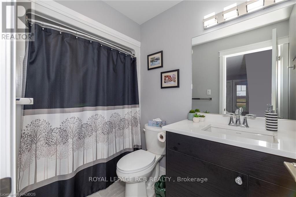 












133 HAWTHORN CRESCENT

,
Georgian Bluffs,




Ontario
N0H1S0


