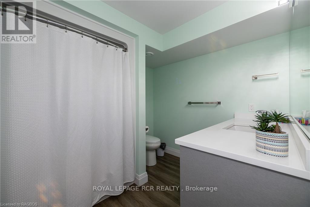 












133 HAWTHORN CRESCENT

,
Georgian Bluffs,




Ontario
N0H1S0

