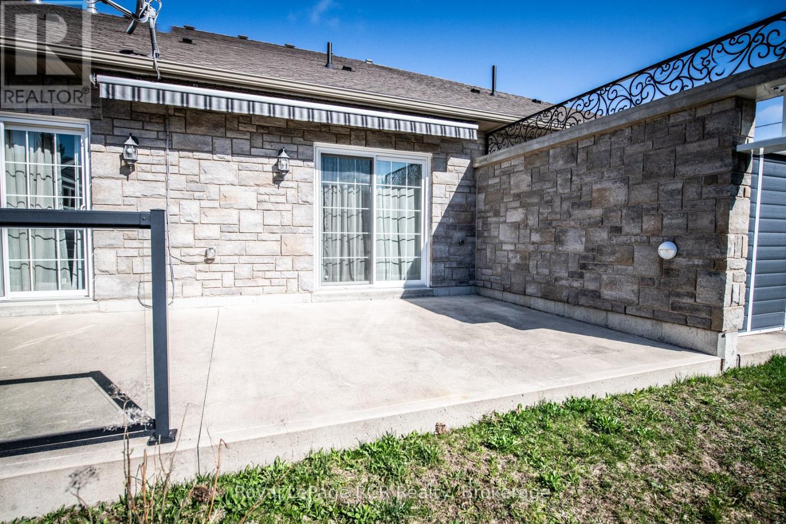 












102 BROOMER CRESCENT

,
Wellington North (Mount Forest),




Ontario
N0G2L4

