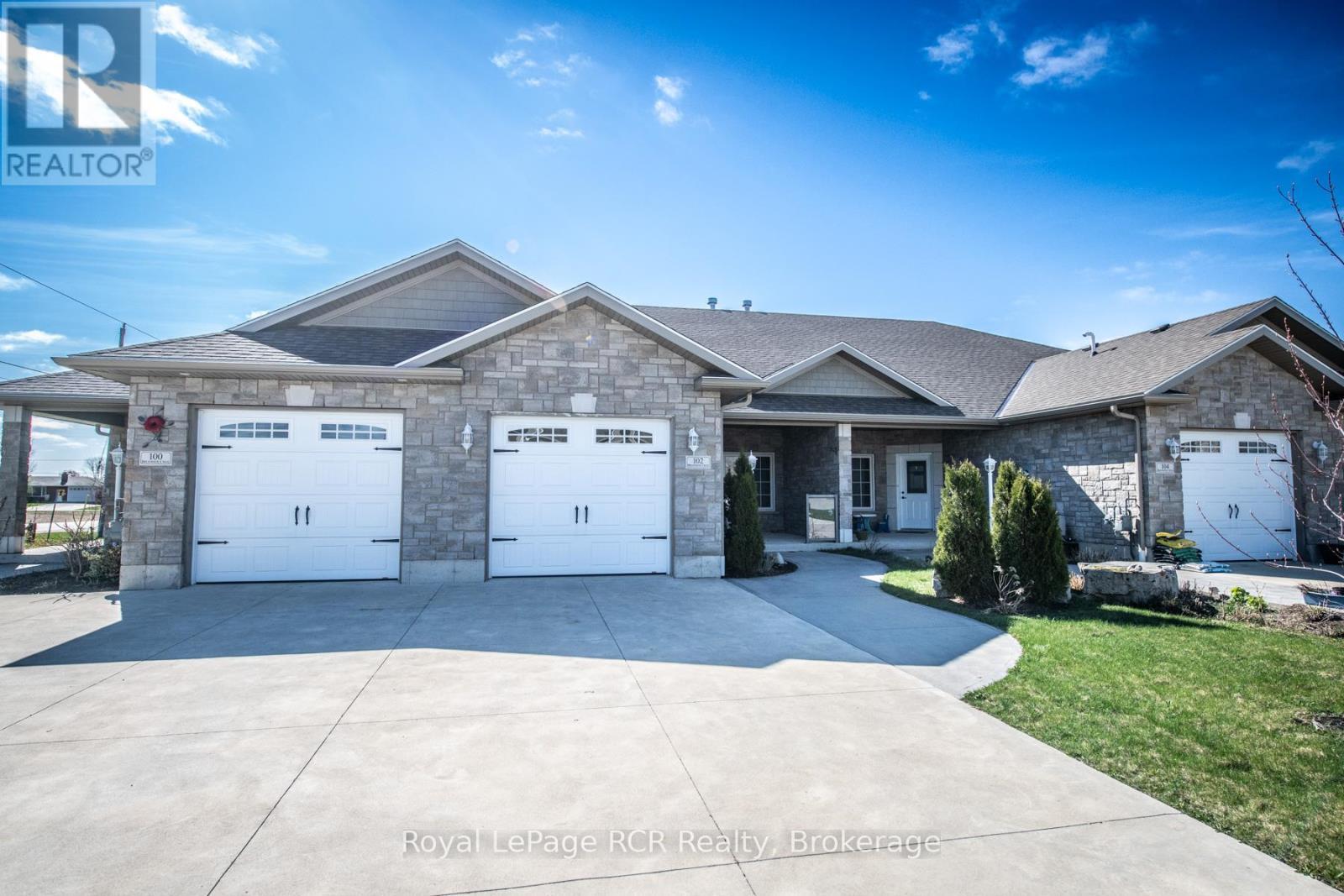 












102 BROOMER CRESCENT

,
Wellington North (Mount Forest),




Ontario
N0G2L4


