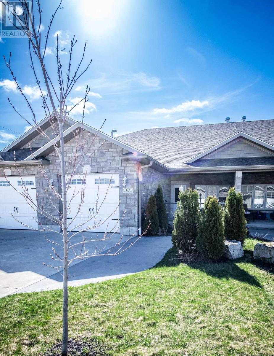 












102 BROOMER CRESCENT

,
Wellington North (Mount Forest),




Ontario
N0G2L4

