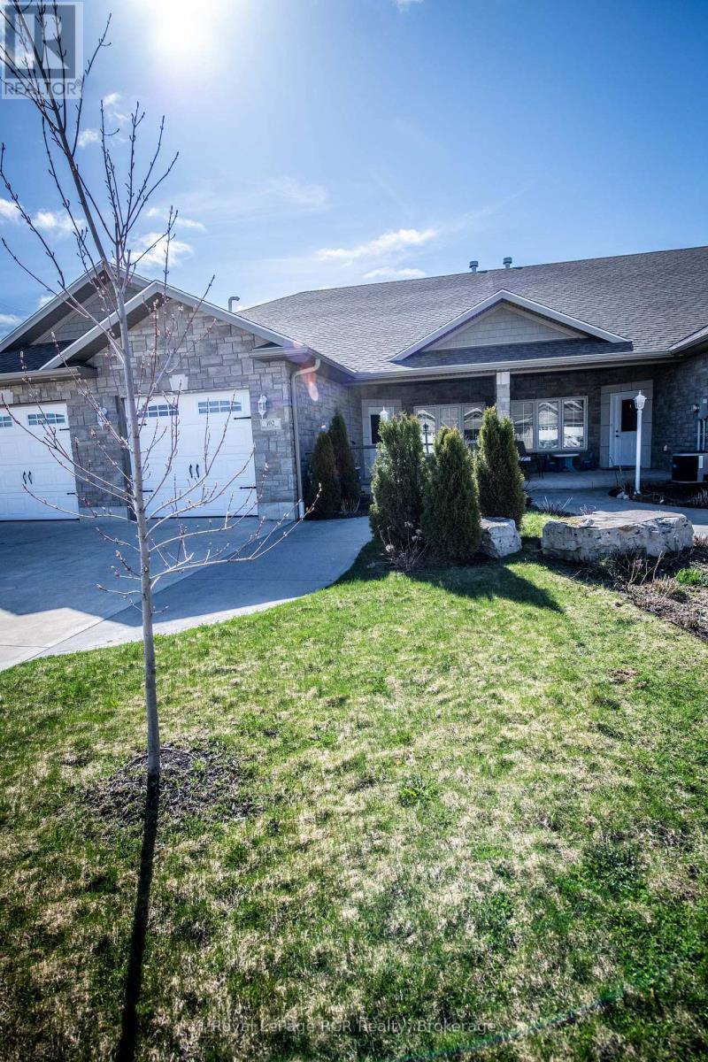 












102 BROOMER CRESCENT

,
Wellington North (Mount Forest),




Ontario
N0G2L4

