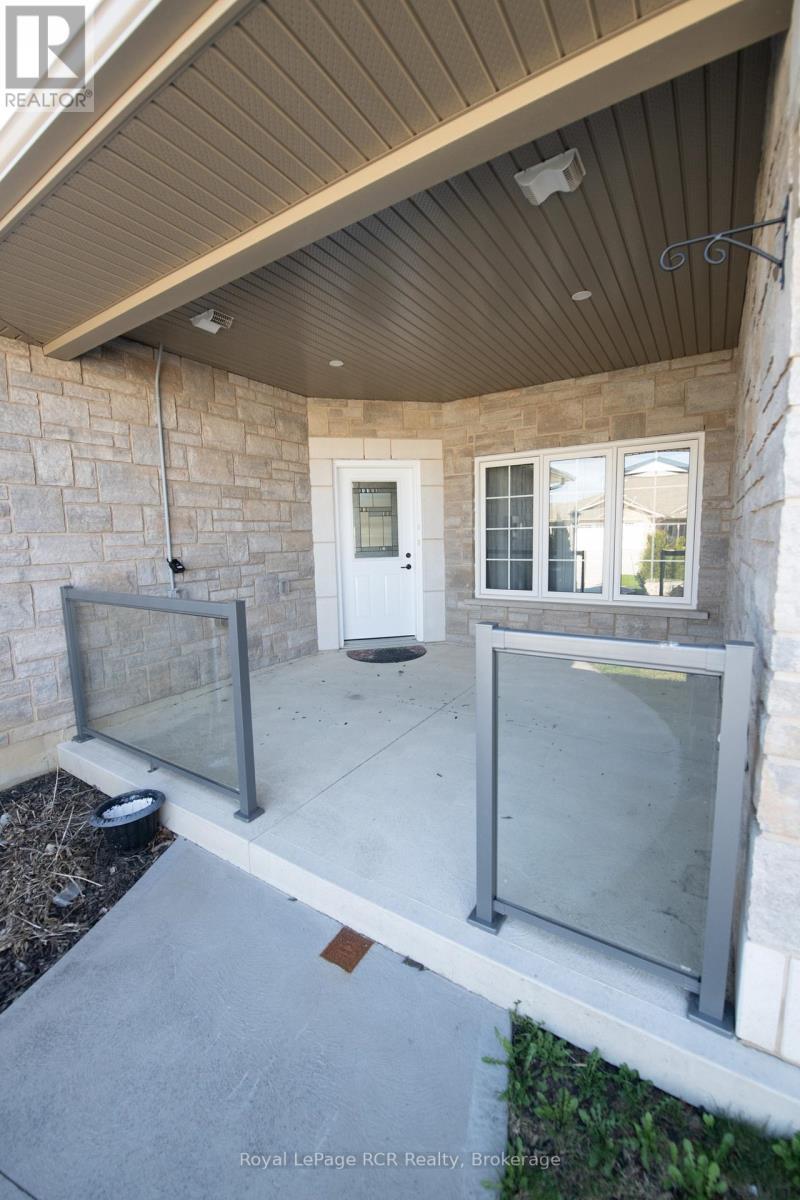 












102 BROOMER CRESCENT

,
Wellington North (Mount Forest),




Ontario
N0G2L4

