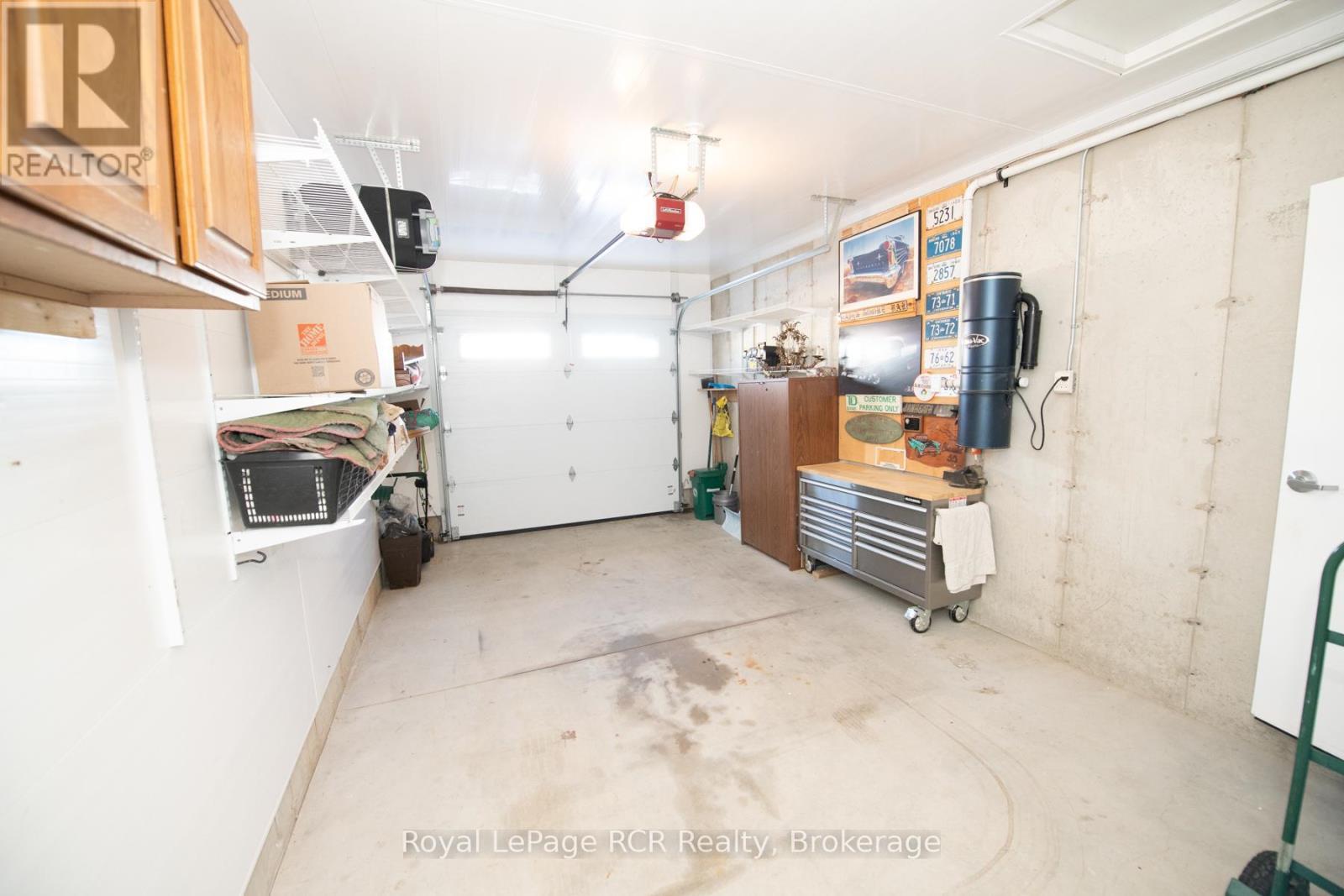 












102 BROOMER CRESCENT

,
Wellington North (Mount Forest),




Ontario
N0G2L4

