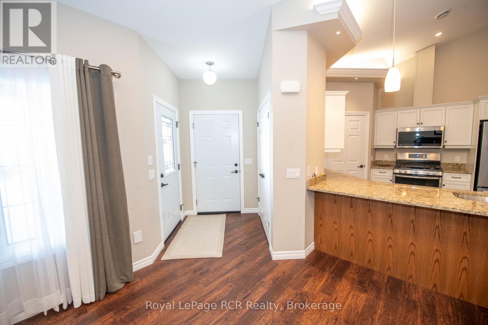 












102 BROOMER CRESCENT

,
Wellington North (Mount Forest),




Ontario
N0G2L4

