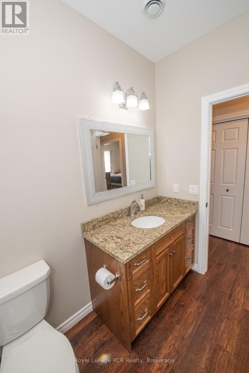 












102 BROOMER CRESCENT

,
Wellington North (Mount Forest),




Ontario
N0G2L4

