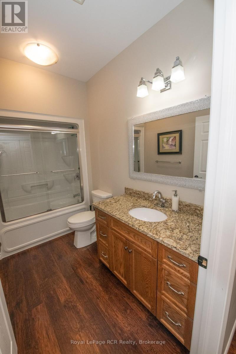 












102 BROOMER CRESCENT

,
Wellington North (Mount Forest),




Ontario
N0G2L4


