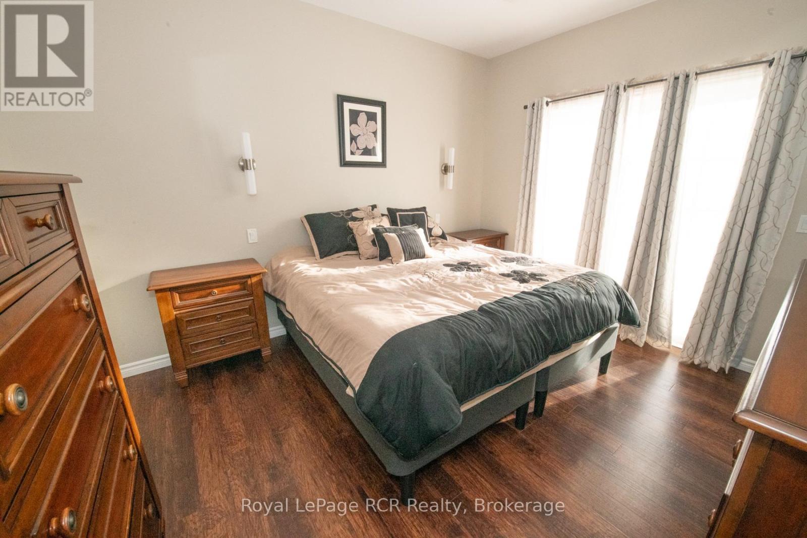 












102 BROOMER CRESCENT

,
Wellington North (Mount Forest),




Ontario
N0G2L4

