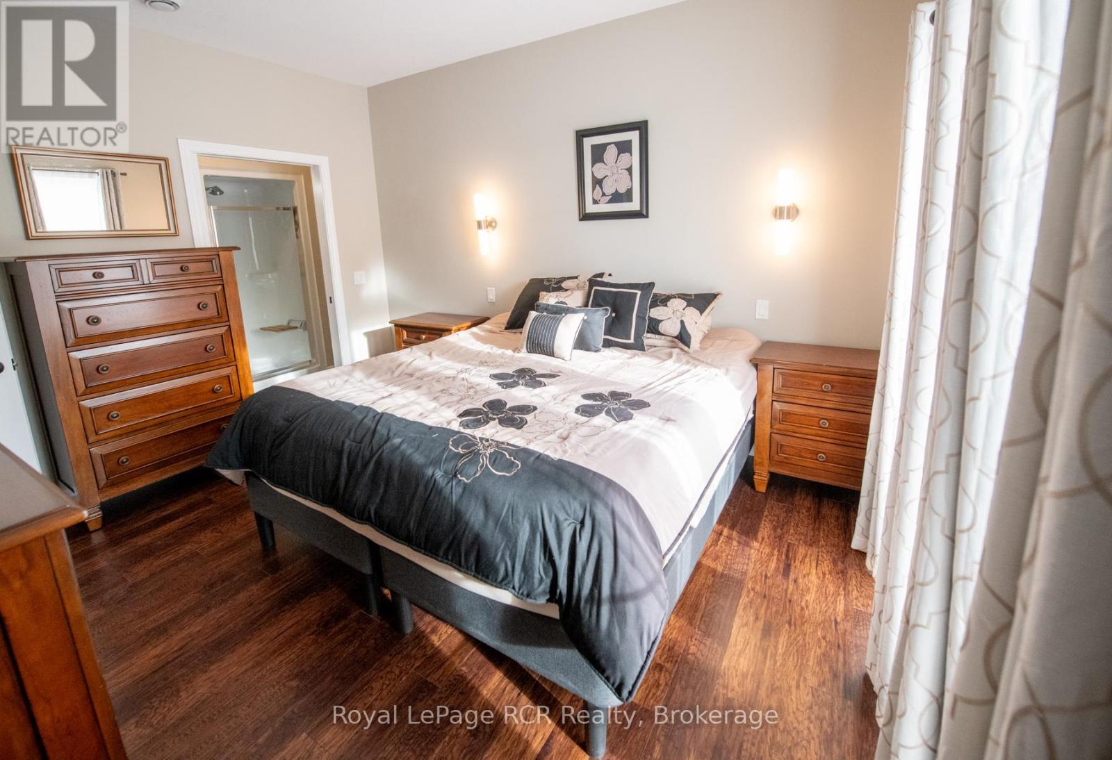 












102 BROOMER CRESCENT

,
Wellington North (Mount Forest),




Ontario
N0G2L4

