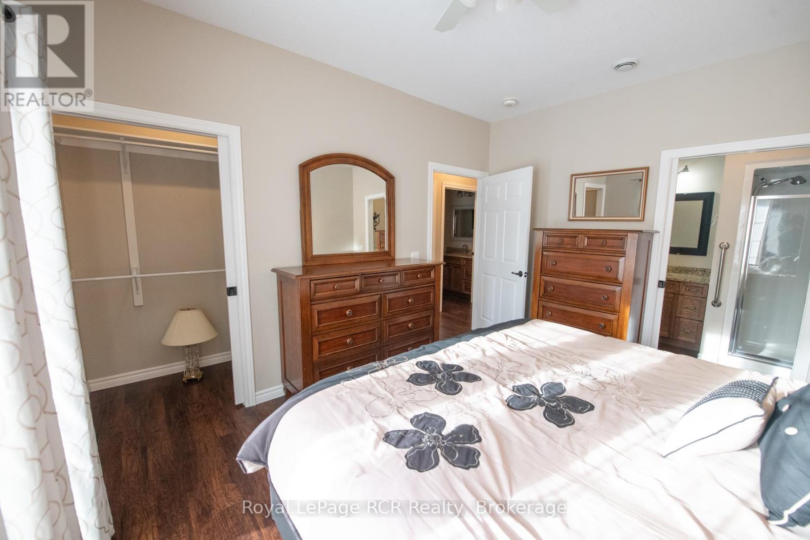 












102 BROOMER CRESCENT

,
Wellington North (Mount Forest),




Ontario
N0G2L4


