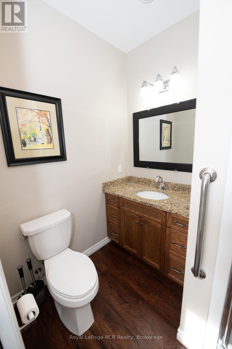 












102 BROOMER CRESCENT

,
Wellington North (Mount Forest),




Ontario
N0G2L4

