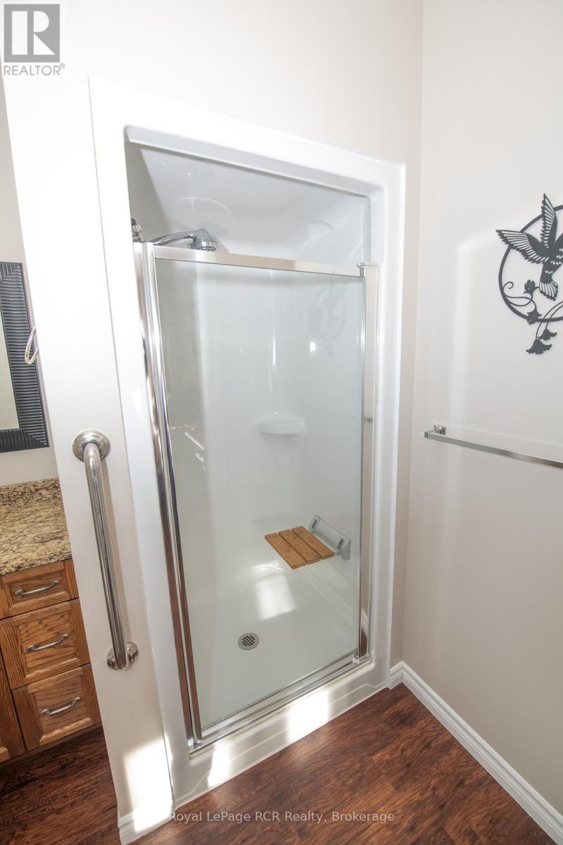 












102 BROOMER CRESCENT

,
Wellington North (Mount Forest),




Ontario
N0G2L4

