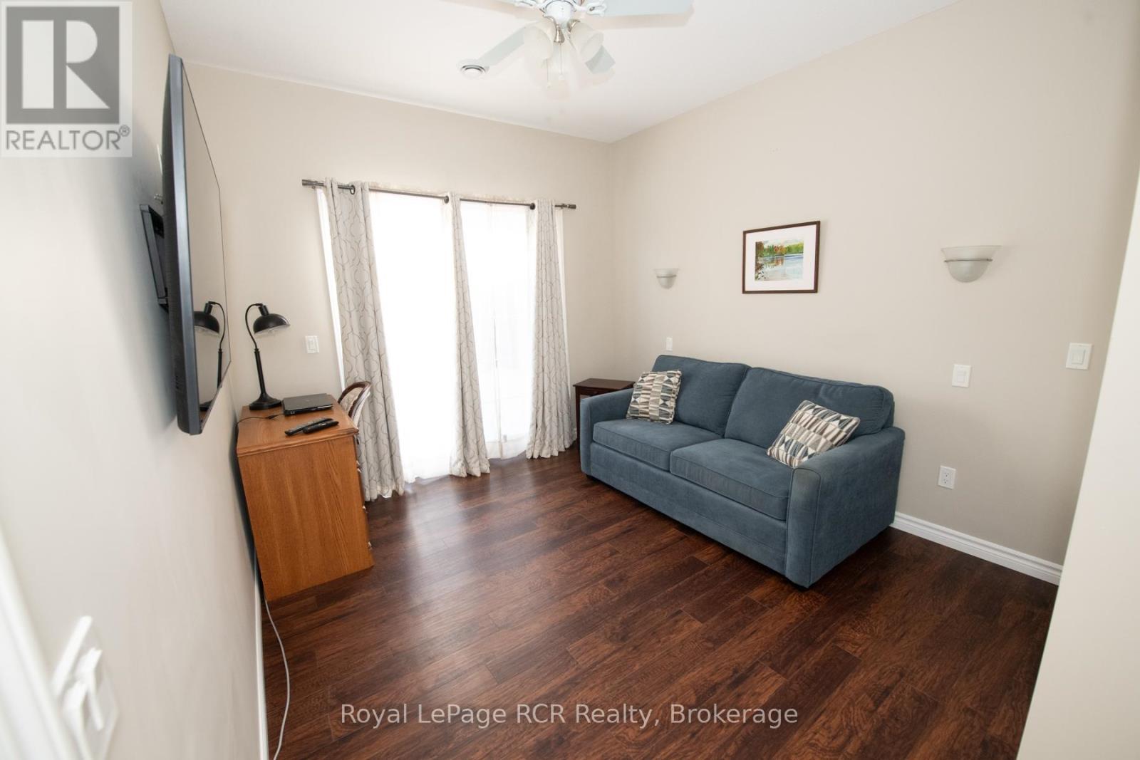 












102 BROOMER CRESCENT

,
Wellington North (Mount Forest),




Ontario
N0G2L4

