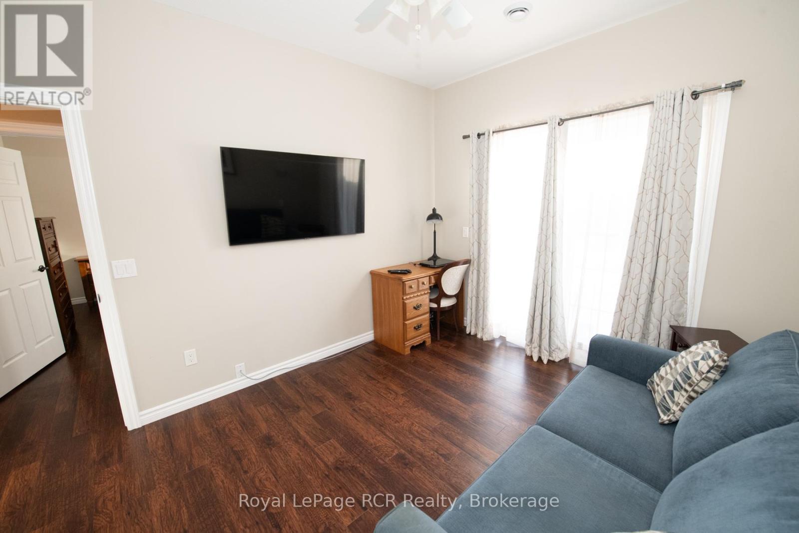 












102 BROOMER CRESCENT

,
Wellington North (Mount Forest),




Ontario
N0G2L4

