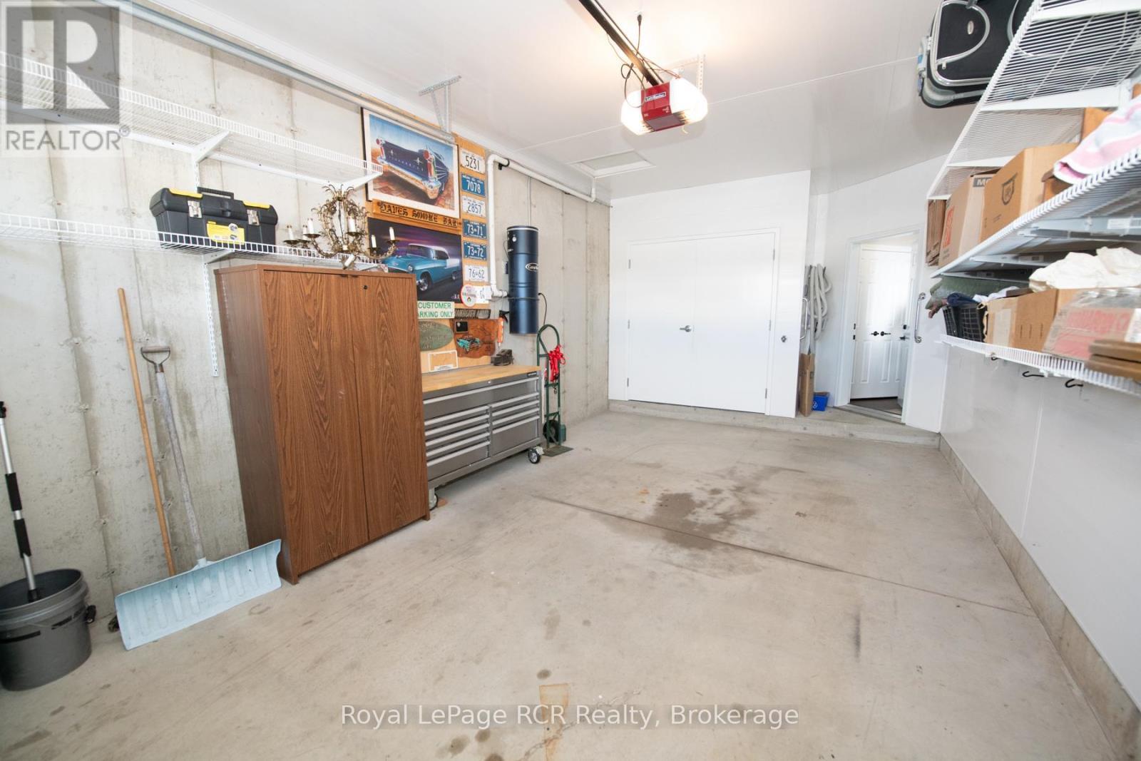 












102 BROOMER CRESCENT

,
Wellington North (Mount Forest),




Ontario
N0G2L4

