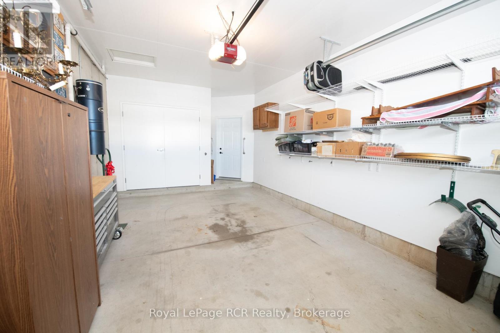 












102 BROOMER CRESCENT

,
Wellington North (Mount Forest),




Ontario
N0G2L4

