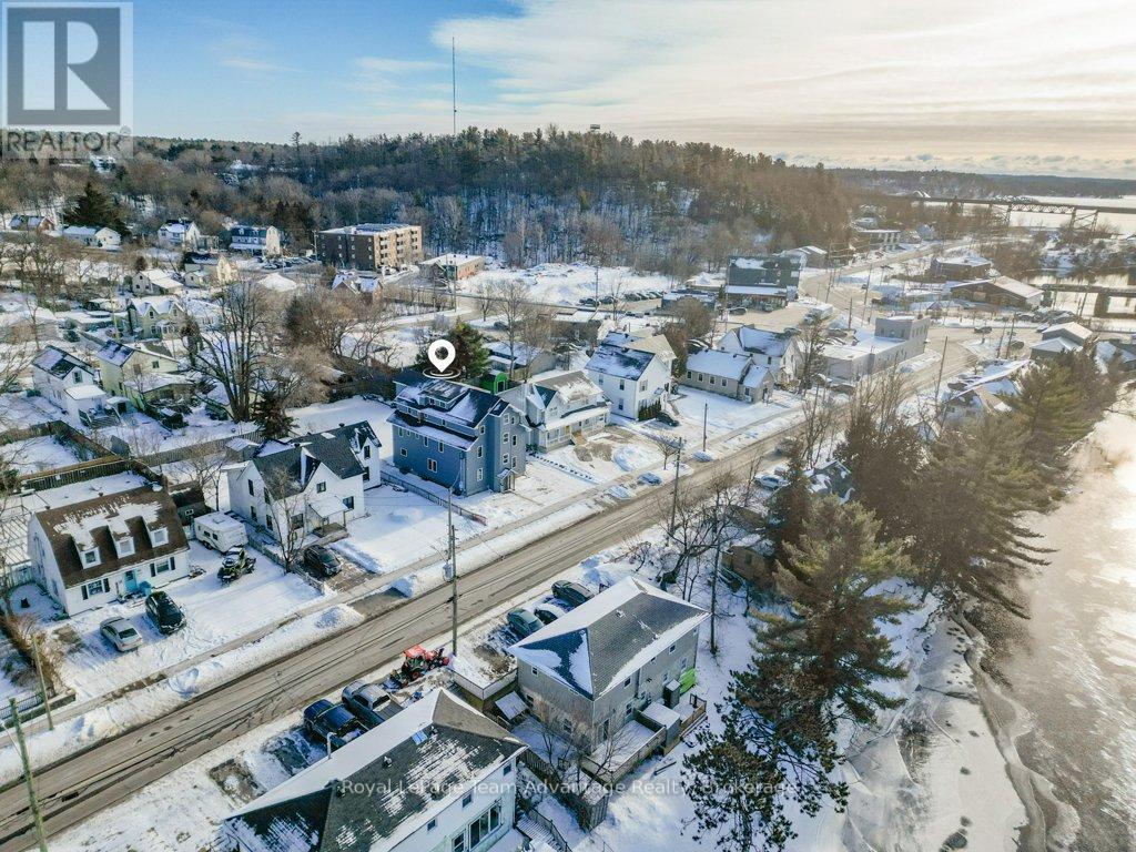 












21 RIVER STREET

,
Parry Sound,




Ontario
P2A2T7

