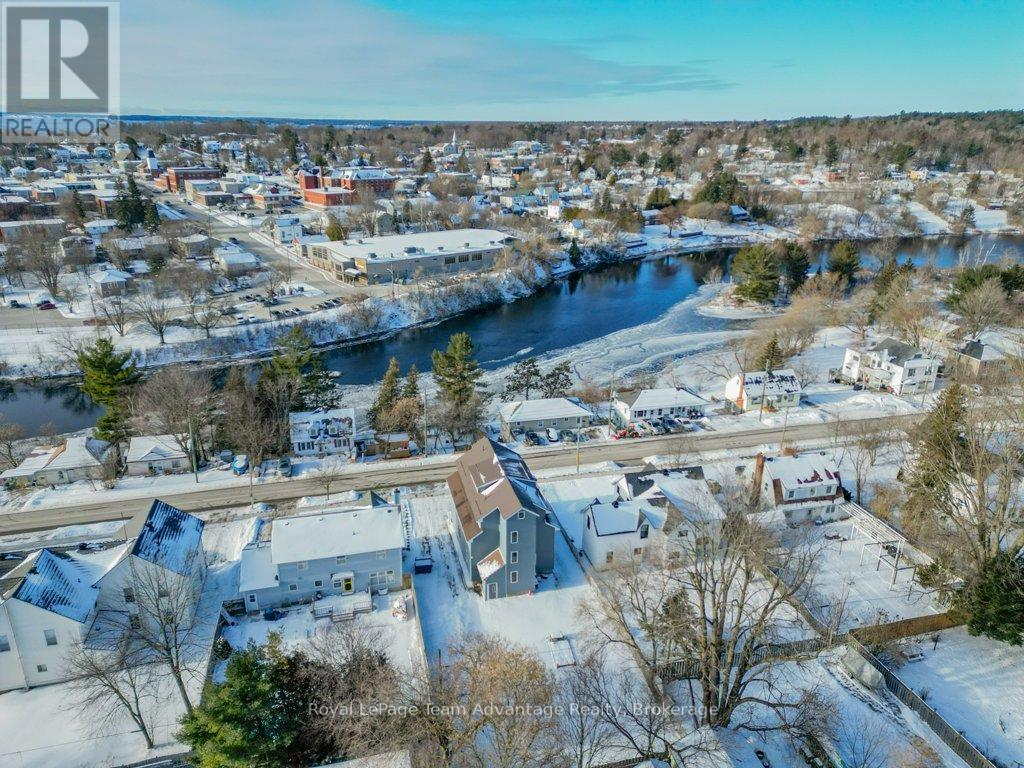 












21 RIVER STREET

,
Parry Sound,




Ontario
P2A2T7

