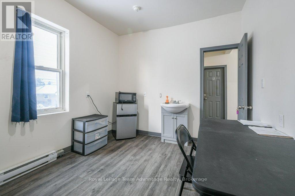












21 RIVER STREET

,
Parry Sound,




Ontario
P2A2T7

