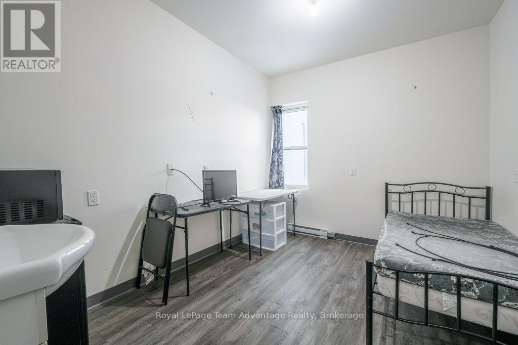 












21 RIVER STREET

,
Parry Sound,




Ontario
P2A2T7

