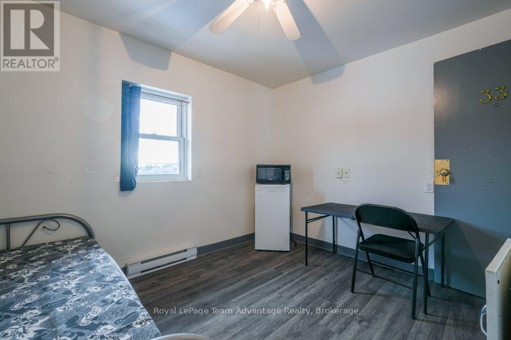 












21 RIVER STREET

,
Parry Sound,




Ontario
P2A2T7

