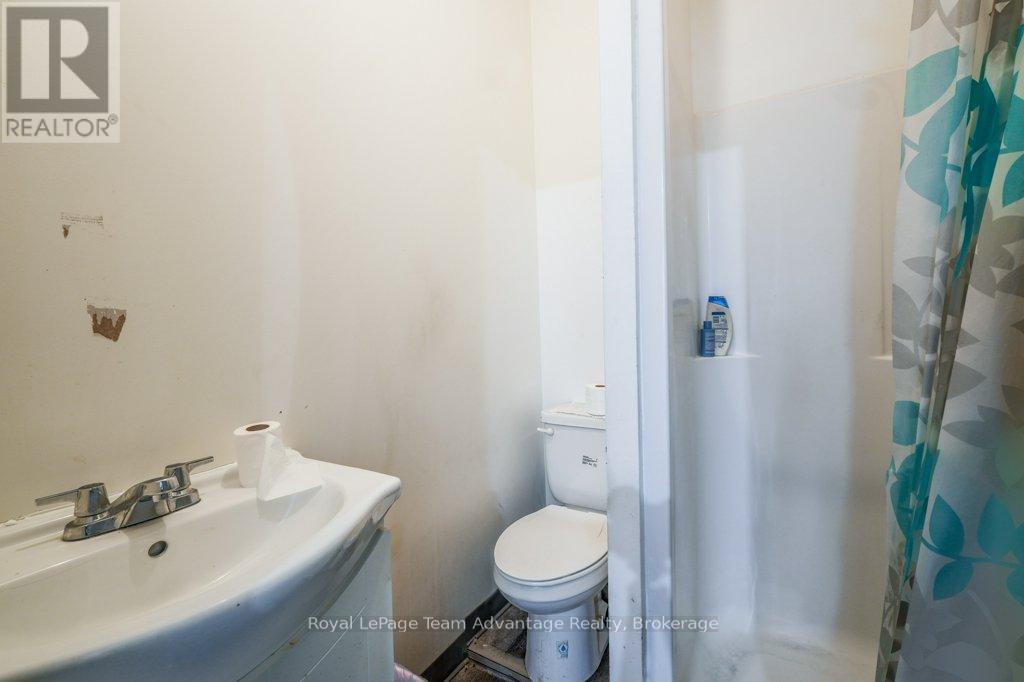 












21 RIVER STREET

,
Parry Sound,




Ontario
P2A2T7

