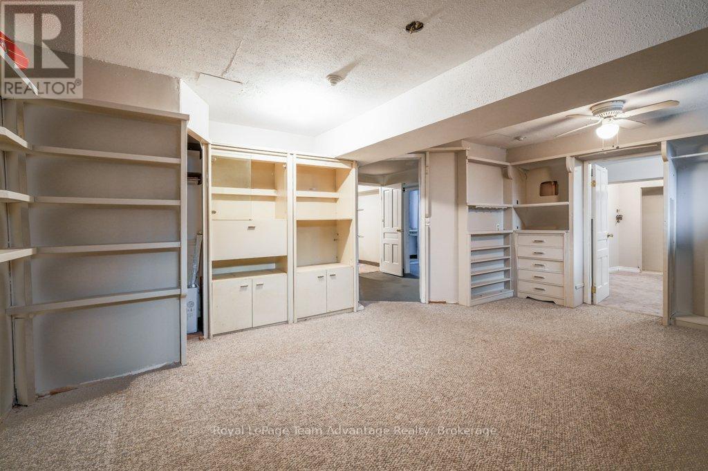 












21 RIVER STREET

,
Parry Sound,




Ontario
P2A2T7

