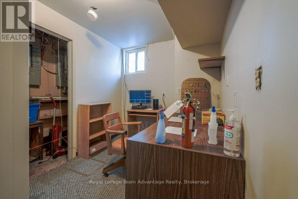 












21 RIVER STREET

,
Parry Sound,




Ontario
P2A2T7

