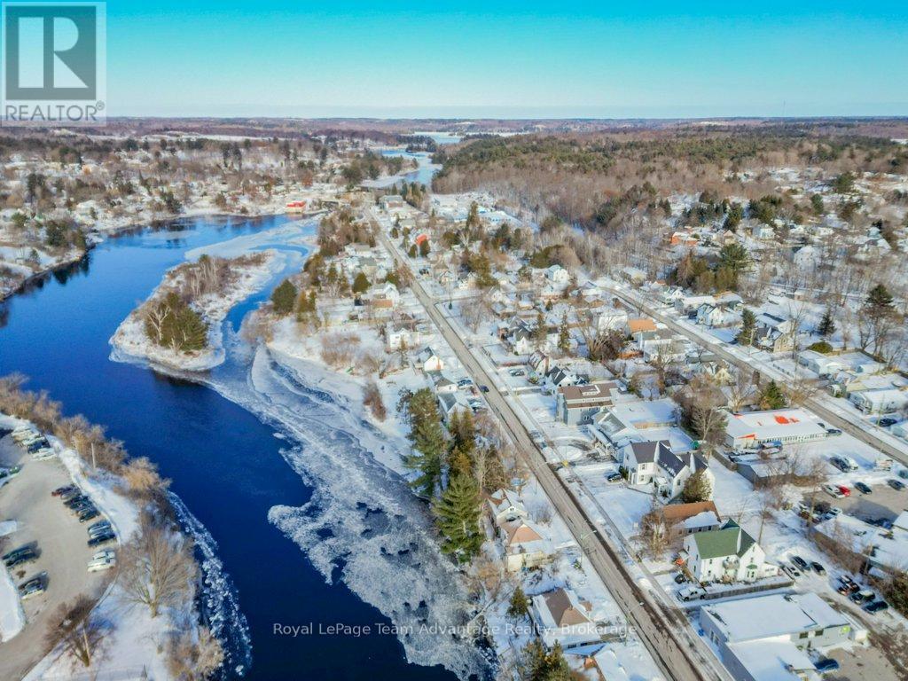 












21 RIVER STREET

,
Parry Sound,




Ontario
P2A2T7

