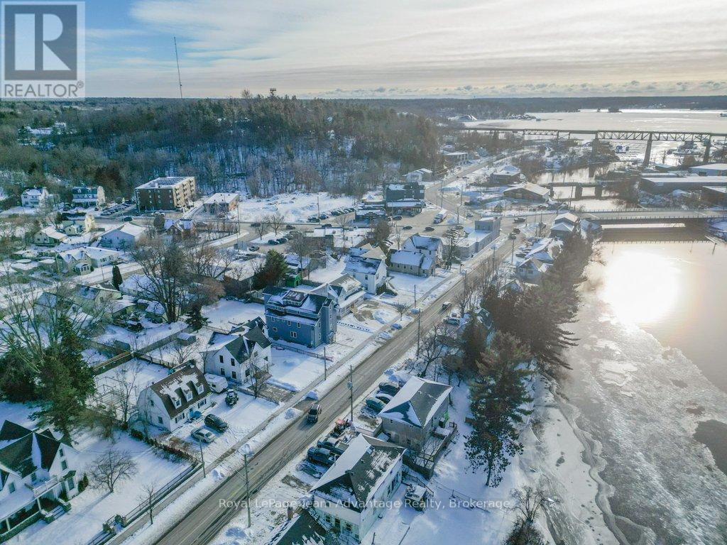 












21 RIVER STREET

,
Parry Sound,




Ontario
P2A2T7

