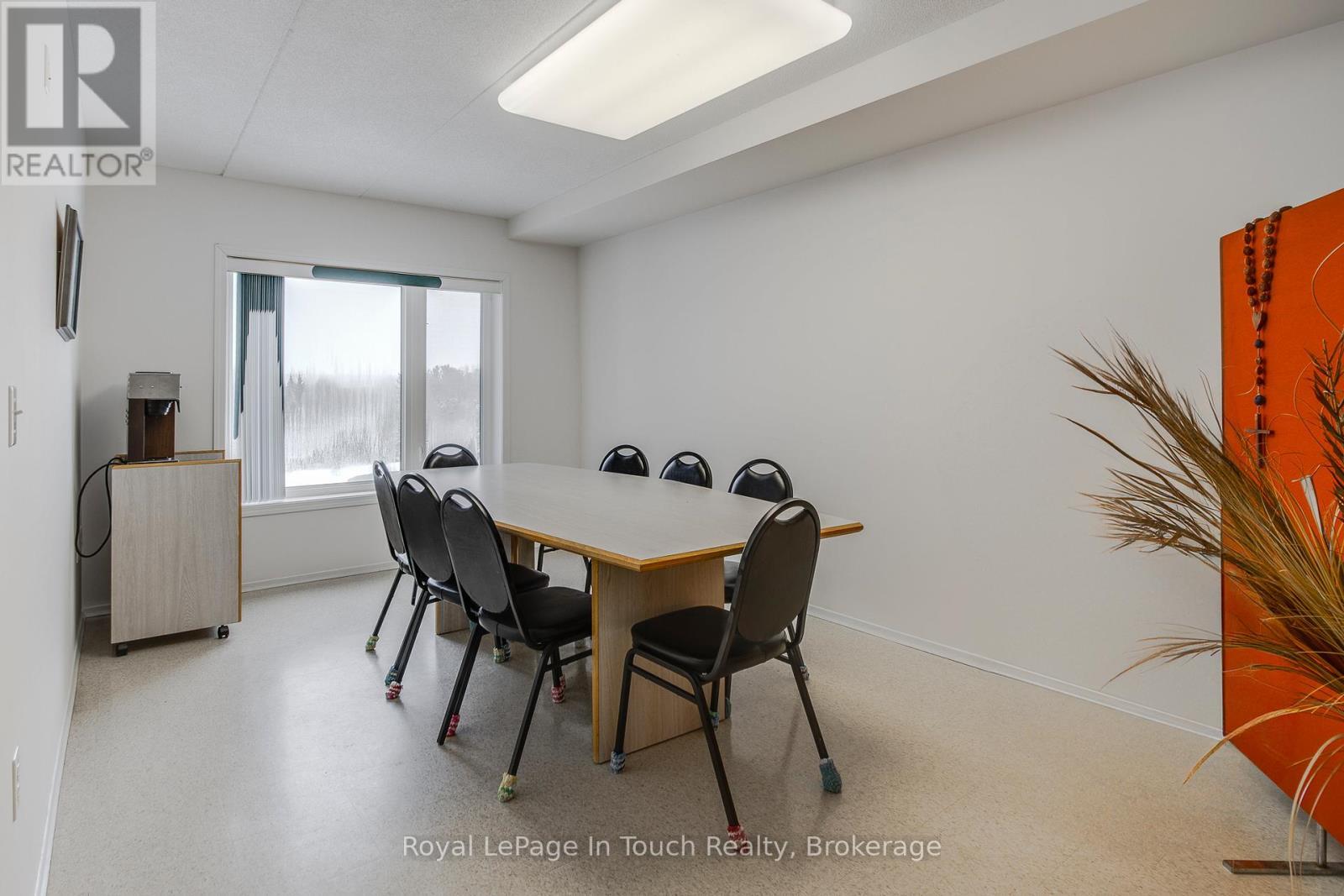 












104 - 333 LAFONTAINE ROAD W

,
Tiny,




Ontario
L9M0H1

