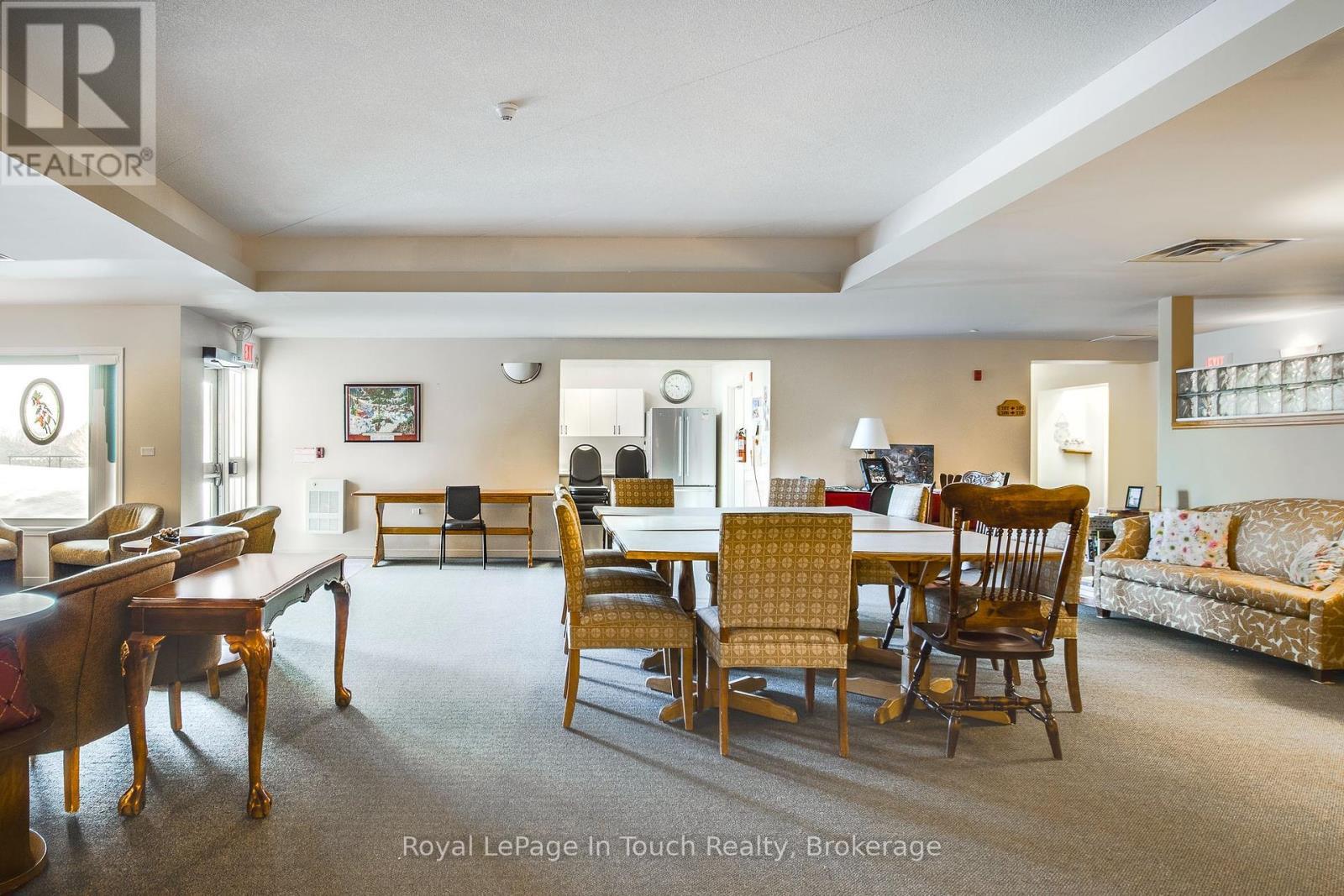 












104 - 333 LAFONTAINE ROAD W

,
Tiny,




Ontario
L9M0H1

