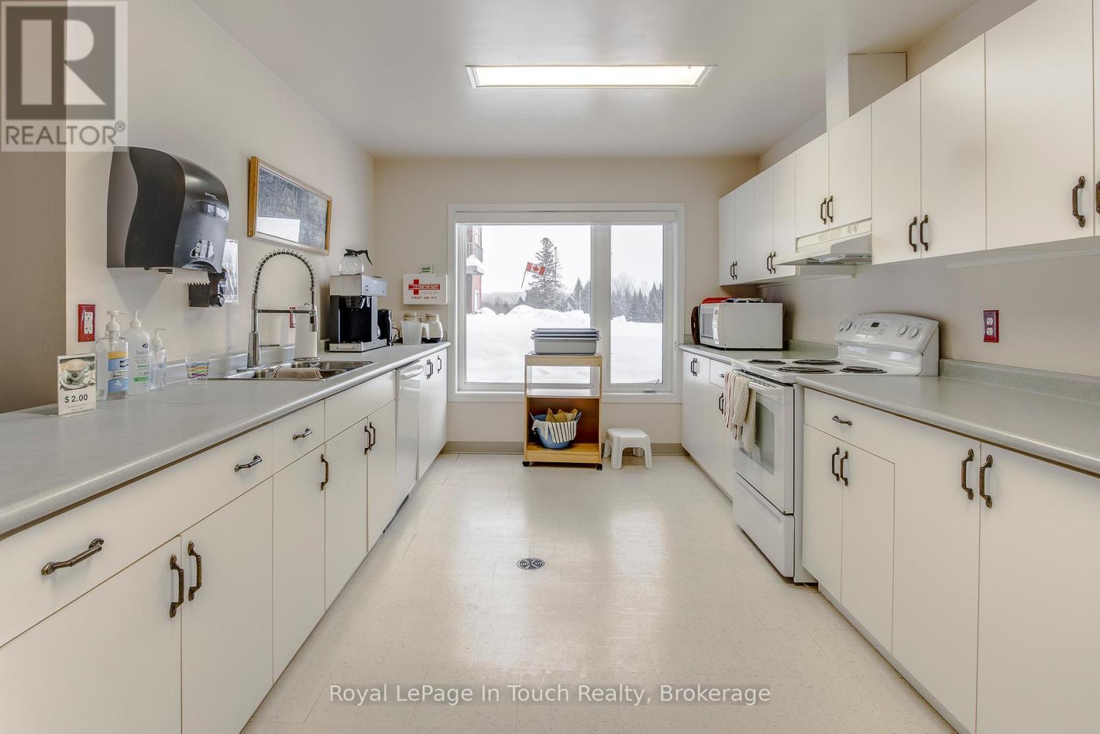 












104 - 333 LAFONTAINE ROAD W

,
Tiny,




Ontario
L9M0H1

