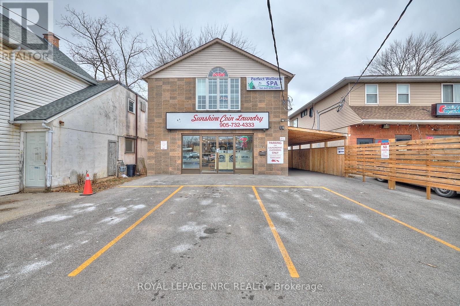 












18 THOROLD ROAD E

,
Welland (767 - N. Welland),




Ontario
L3C3T2

