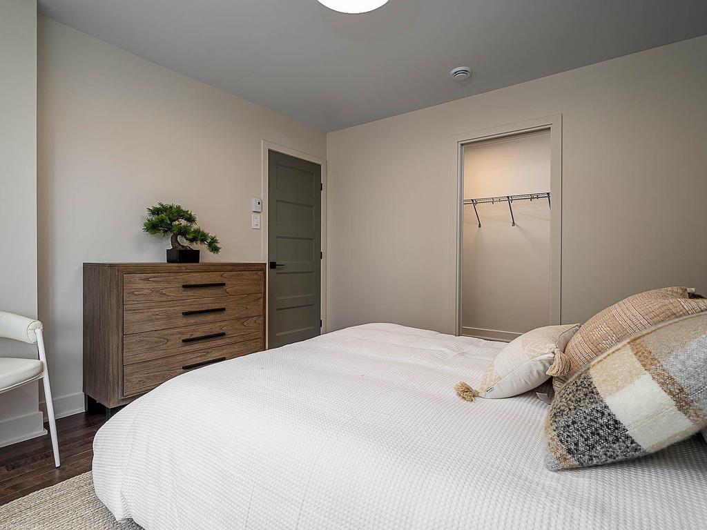









1636


Rue de la Soeur-Joseph-Émilien

,
Joliette,




QC
J6E9K5


