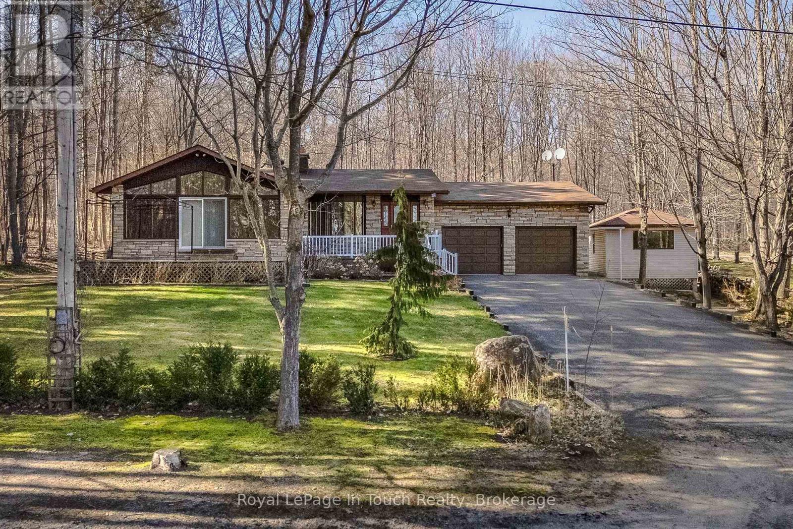 












61 BEAUFORT CRESCENT

,
Tiny,




Ontario
L9M0B8

