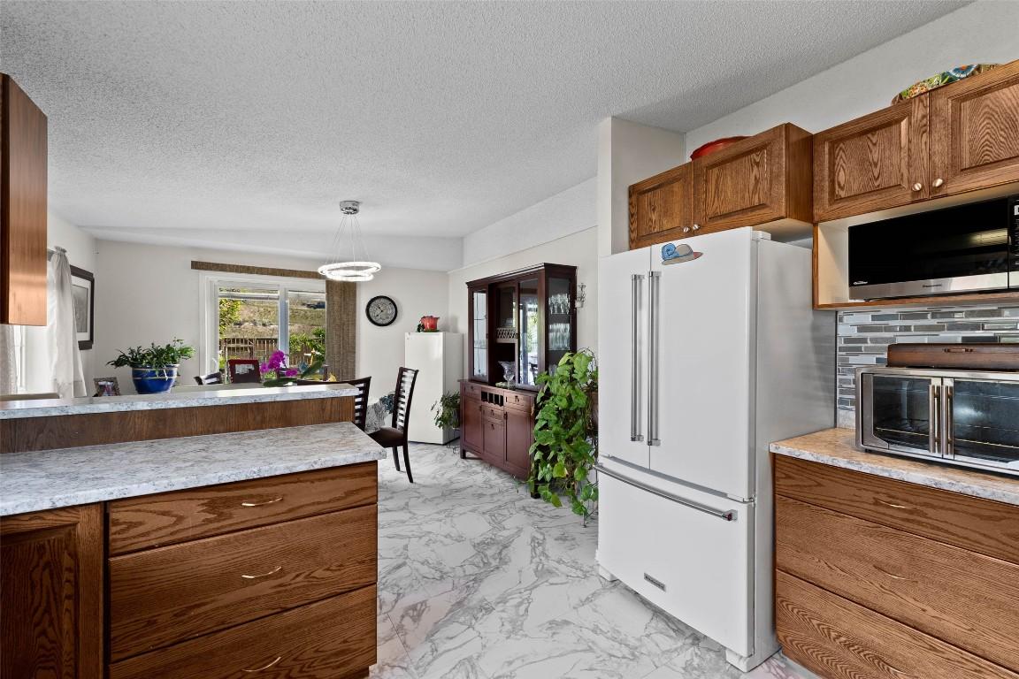 









240


G & M

Road, 29,
Kamloops,




BC
V2H 1P8

