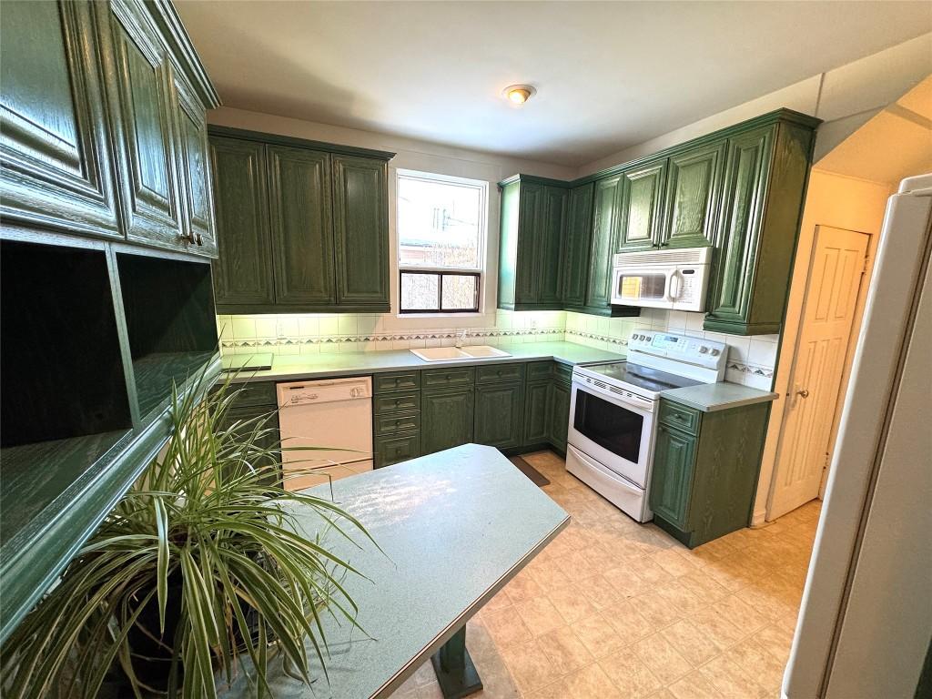 









941


5th

Avenue,
Fernie,




BC
V0B 1M0

