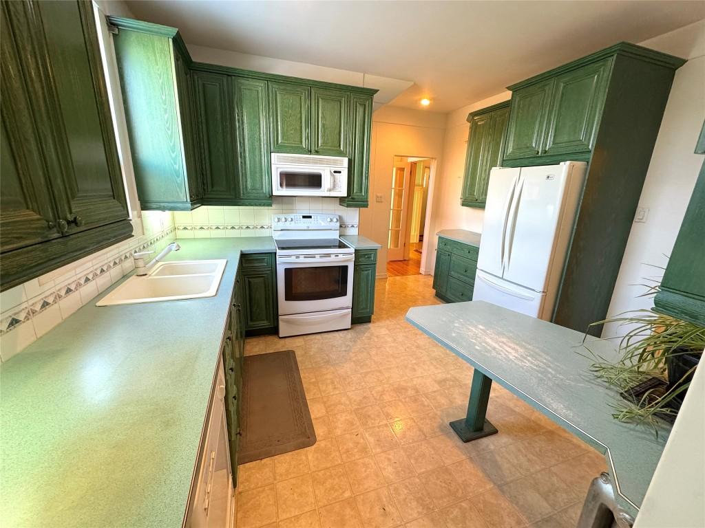 









941


5th

Avenue,
Fernie,




BC
V0B 1M0

