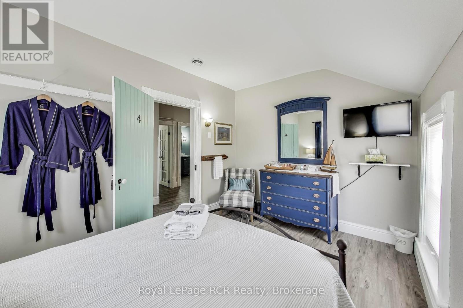 












726004 22B SIDE ROAD

,
Grey Highlands,




Ontario
N4L1W6

