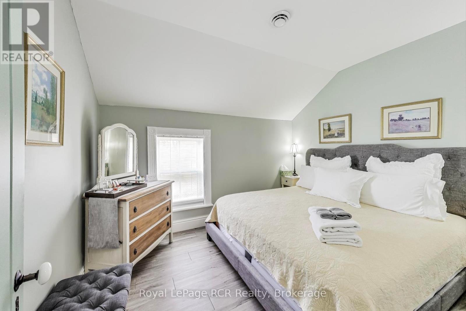 












726004 22B SIDE ROAD

,
Grey Highlands,




Ontario
N4L1W6

