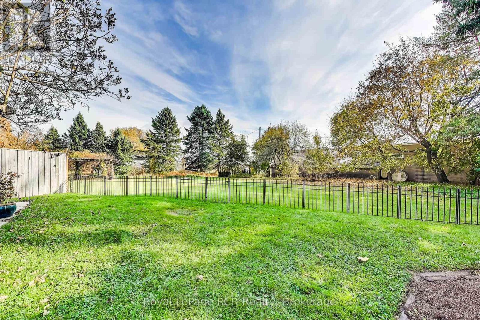 












726004 22B SIDE ROAD

,
Grey Highlands,




Ontario
N4L1W6

